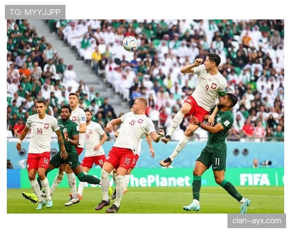 莱万多夫斯基强势入选FIFA最佳阵容，精彩表现再获全球瞩目