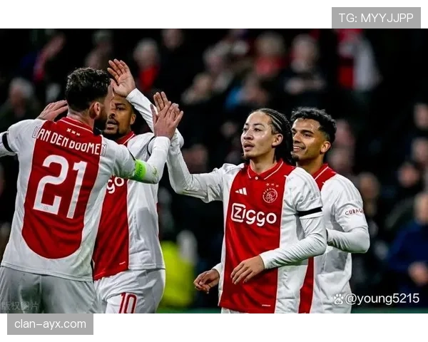 欧联杯最佳球员揭晓，足坛新星闪耀赛场引关注